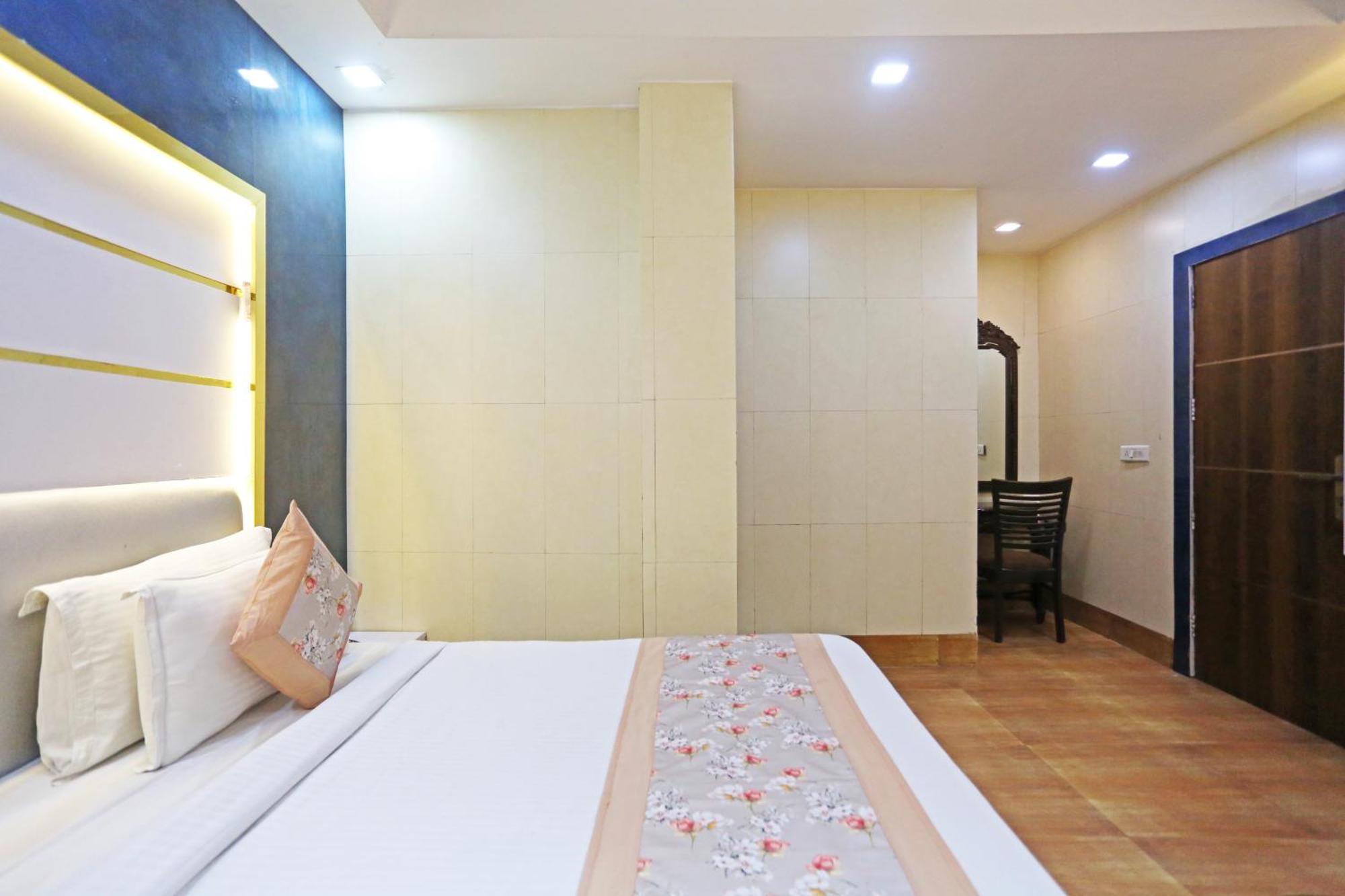 Hotel Preet Palace -5 Mints Walk From Nizamuddin Railway Station New Delhi Exterior foto